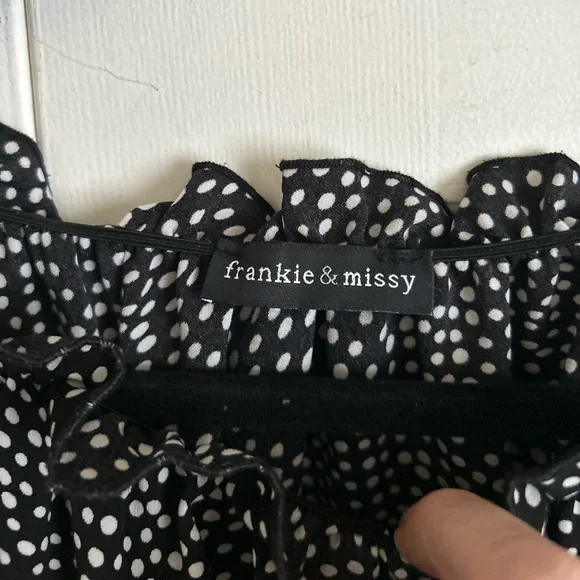 ❤️ 3/$15❤️ Frankie & Missy blouson top - Picture 2 of 11